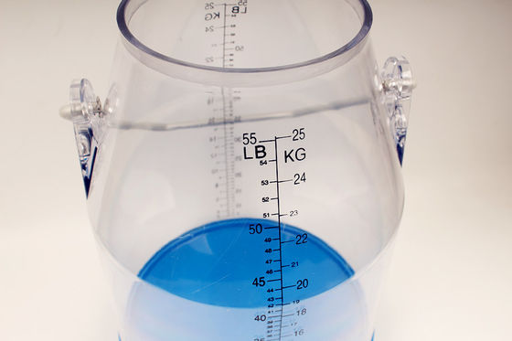 Ein guter Preis. Polykarbonat Milchprodukte aus Edelstahl Milchmaschine Eimer 55LB mit Skala Online